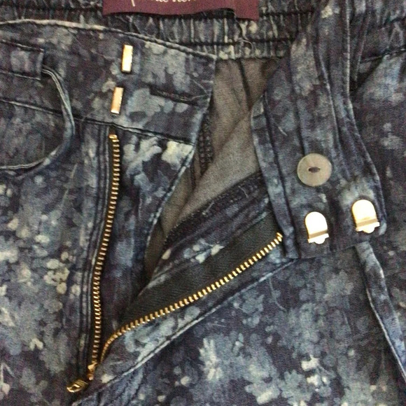 Gloria Vanderbilt Blue Floral Shorts - Size 14 - Picture 4 of 7